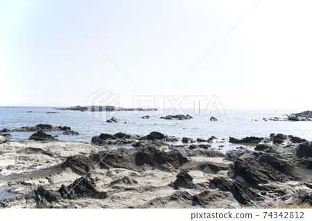 Scenery of the sea and rocks of Bishamon, Miura City, Kanagawa Prefecture Scenery of the sea and rocks of Bishamon, Miura City, Kanagawa Prefecture 74342812