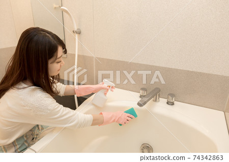 女人清洗浴 女人清洗浴 74342863