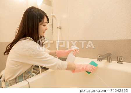 女人清洗浴 女人清洗浴 74342865