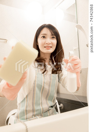 女人清洗浴 女人清洗浴 74342868