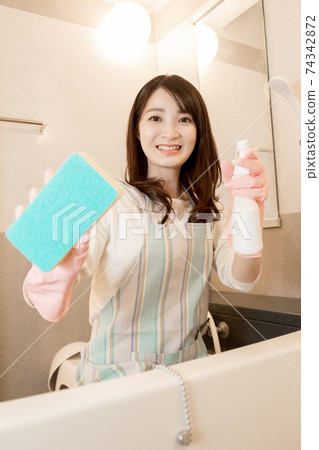 女人清洗浴 女人清洗浴 74342872