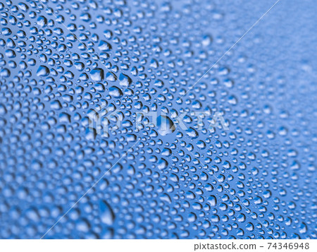 Condensation close-up 74346948