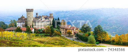 Medieval village (borgo) Vigoleno with well preserved castle in Emiglia-romagna, Italy Medieval village (borgo) Vigoleno with well preserved castle in Emiglia-romagna, Italy 74348566