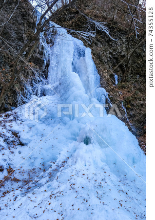 Daisen Waterfall in Icefall (Vertical) 74355128