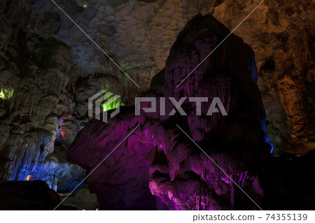 Hang Sung Sot Grotto (Cave of Surprises), Halong Bay, Hang Sung Sot Grotto (Cave of Surprises), Halong Bay, 74355139