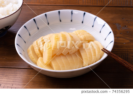 Hon-dried radish pickled in Takuan 74356295