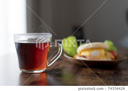 Eggs Benedict (breakfast image) Eggs Benedict (breakfast image) 74356426