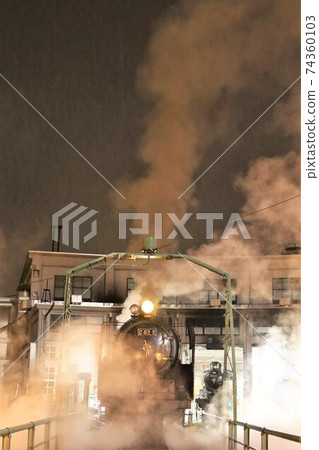 C62 steam locomotive returns to the fan-shaped garage 74360103
