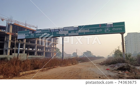 發展中國家計劃倒塌的道路和建築工地 發展中國家計劃倒塌的道路和建築工地 74363675