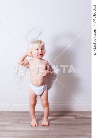 The concept of children's greeting for Valentine's Day 74366012