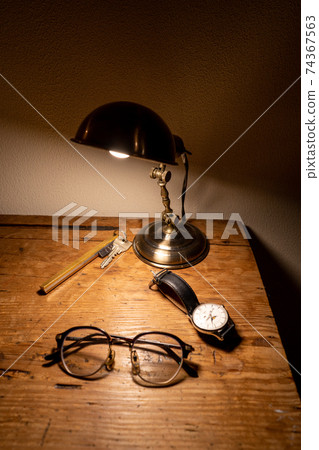 Glasses / keys / watches (vertical) placed on an antique desk 74367563