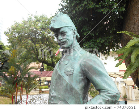 KUALA LUMPUR, MALAYSIA -SEPTEMBER 8, 2016: Bronze statue of Sir Frank Athelstane Swettenham located at the National Museum of Malaysia. KUALA LUMPUR, MALAYSIA -SEPTEMBER 8, 2016: Bronze statue of Sir Frank Athelstane Swettenham located at the National Museum of Malaysia. 74370551