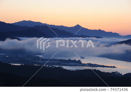 Yangpyeong-gun. Yangsuri. Dumulmeori. Sunrise 74371436