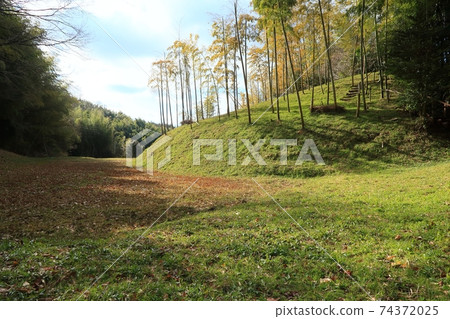 Tsubakii Otsukayama Kofun Otsukayama Kofun Yamashiro Kyoto Nara Keyhole-shaped tumulus Keyhole-shaped tumulus Winter ruins Remains Tomb Sightseeing history 74372025