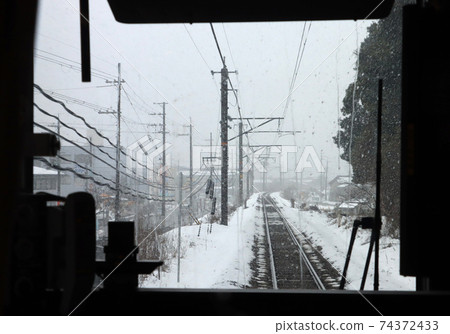 Scenery from the rear of the driver's seat on the Snow Sanin Main Line 74372433