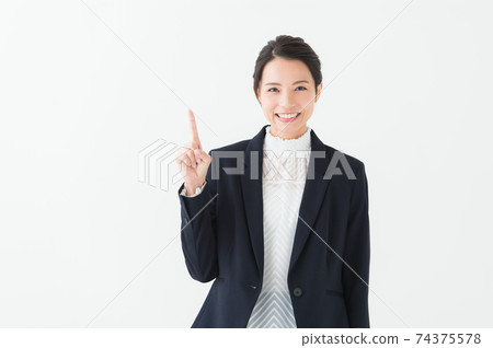 20多歲西裝女人肖像 74375578