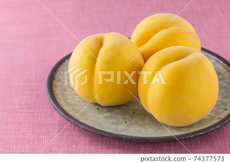 Golden peach Golden peach 74377573