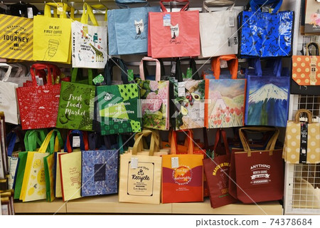 Inside the 100-yen shop 74378684