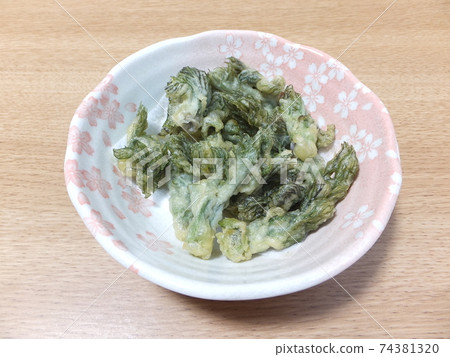 春天的味道♪Aralia elata的天婦羅 春天的味道♪Aralia elata的天婦羅 74381320