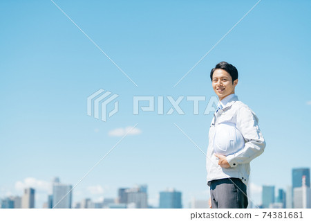 室外的商務人士 74381681