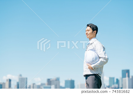室外的商務人士 74381682
