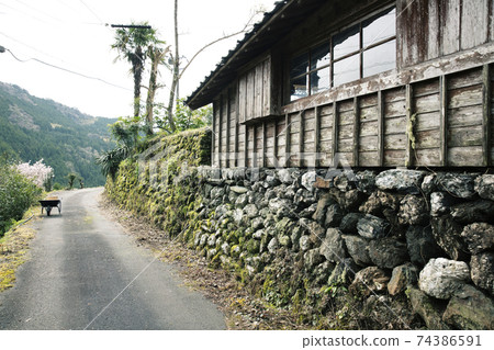 山屋 山屋 74386591