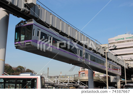 湘南單軌電車5000系列紫線大船站發車 74387667