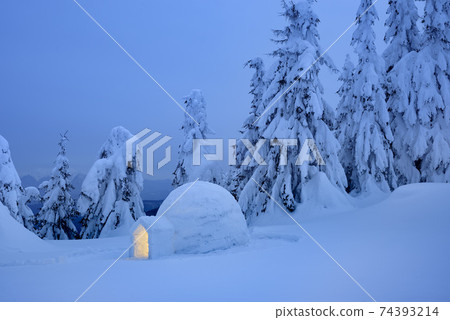 Snow Igloo Eskimo Snow Igloo Eskimo 74393214