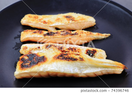 烤三文魚騷擾 烤三文魚騷擾 74396746