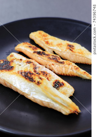 烤三文魚騷擾 烤三文魚騷擾 74396748