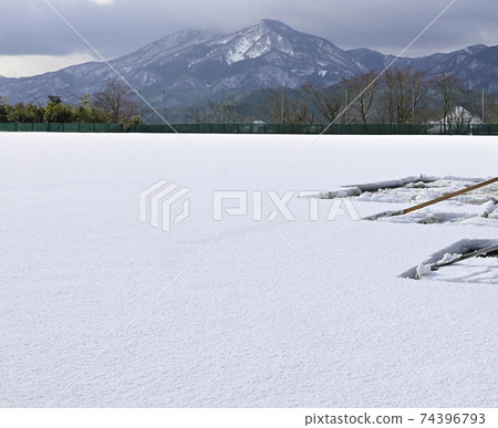 Snow and Mountains 74396793
