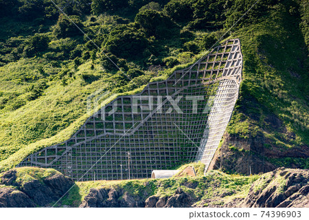 Reinforced mountain slope 74396903