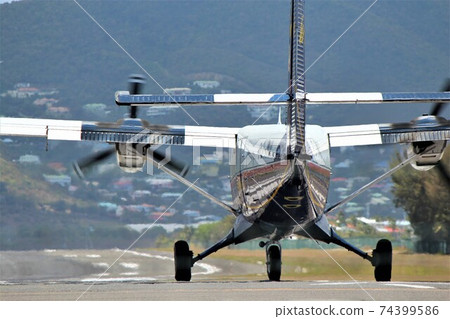 在小飛機後面 74399586