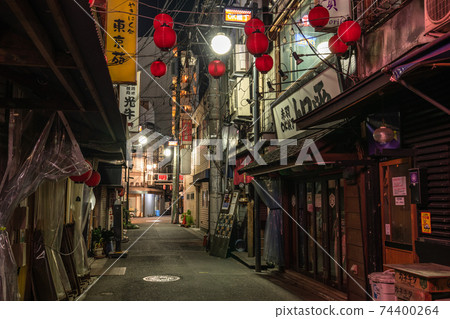 《東京》,電暈的赤羽酒吧,緊急狀態下的短時營業 《東京》,電暈的赤羽酒吧,緊急狀態下的短時營業 74400264