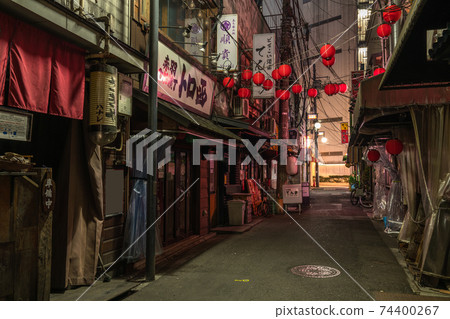 《東京》,電暈的赤羽酒吧,緊急狀態下的短時營業 《東京》,電暈的赤羽酒吧,緊急狀態下的短時營業 74400267