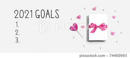 2021 goals with a gift box and hearts 2021 goals with a gift box and hearts 74400993