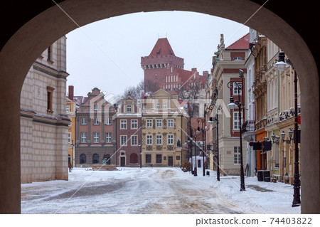 Poznan. Market square on a winter day. Poznan. Market square on a winter day. 74403822