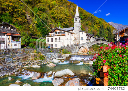 Picturesque Alpine village Lillianes in Valle d'Aosta, North Italy Picturesque Alpine village Lillianes in Valle d'Aosta, North Italy 74405782