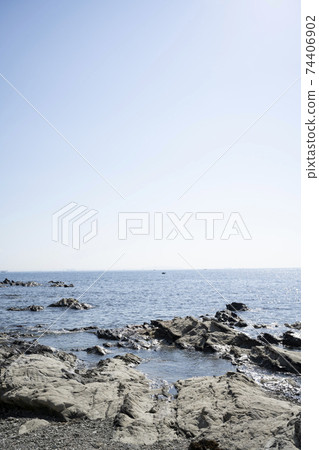 Scenery of the beach at Bishamon Tenhama, Miura City, Kanagawa Prefecture 74406902