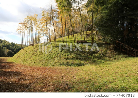Tsubakii Otsukayama Kofun Otsukayama Kofun Yamashiro Kyoto Nara Keyhole-shaped tumulus Keyhole-shaped tumulus Winter ruins Remains Tomb Sightseeing history 74407018