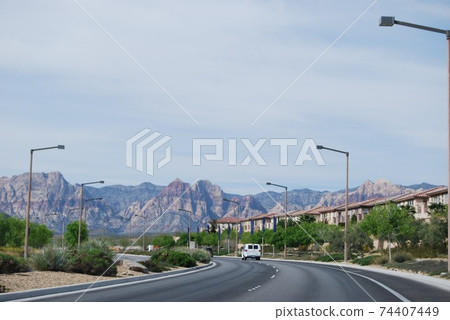 Road leading to Red Rock Canyon, USA 2 74407449