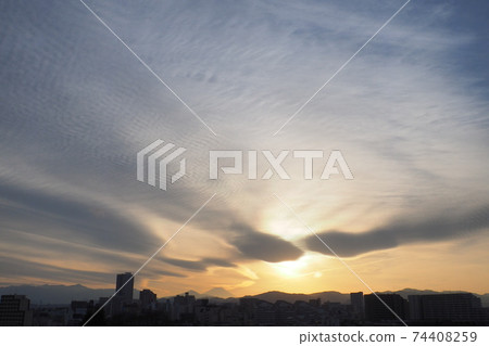 Sunset in the direction of Mt. Fuji over the city Sunset in the direction of Mt. Fuji over the city 74408259