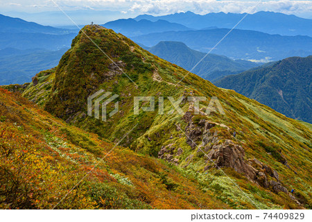 秋季谷川岳托馬的耳朵和山脊(秋葉季節) 秋季谷川岳托馬的耳朵和山脊(秋葉季節) 74409829