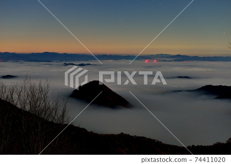 Sea of clouds in the Fukuchiyama basin from Mt. Oe Sea of clouds in the Fukuchiyama basin from Mt. Oe 74411020