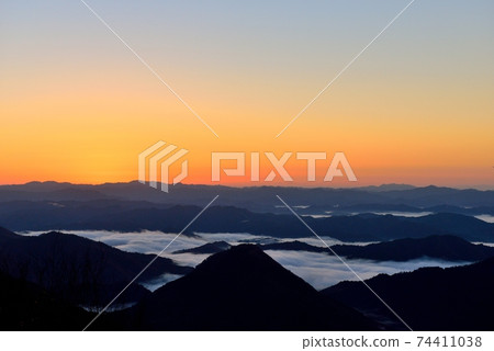 大江山的福知山盆地的雲海 大江山的福知山盆地的雲海 74411038