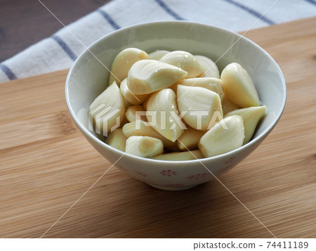 Fresh organic vegetables garlic, food ingredients Fresh organic vegetables garlic, food ingredients 74411189