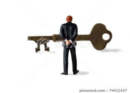 正在考慮如何解決問題的人 74412437