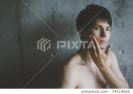 Naked man touching his chin - Stock Photo [74414688] - PIXTA