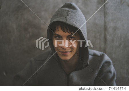 吸毒成癮的男人 74414734