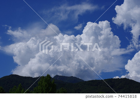 Springing entrance clouds (summer image / background material) 74415818